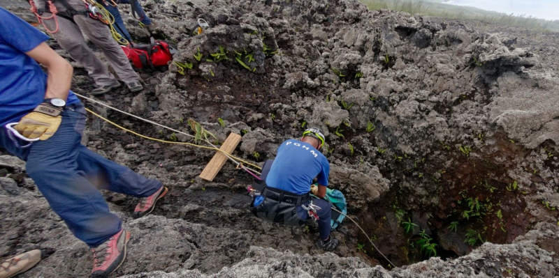 Exercice de secours dans les tunnels de lave du Piton de la Fournaise