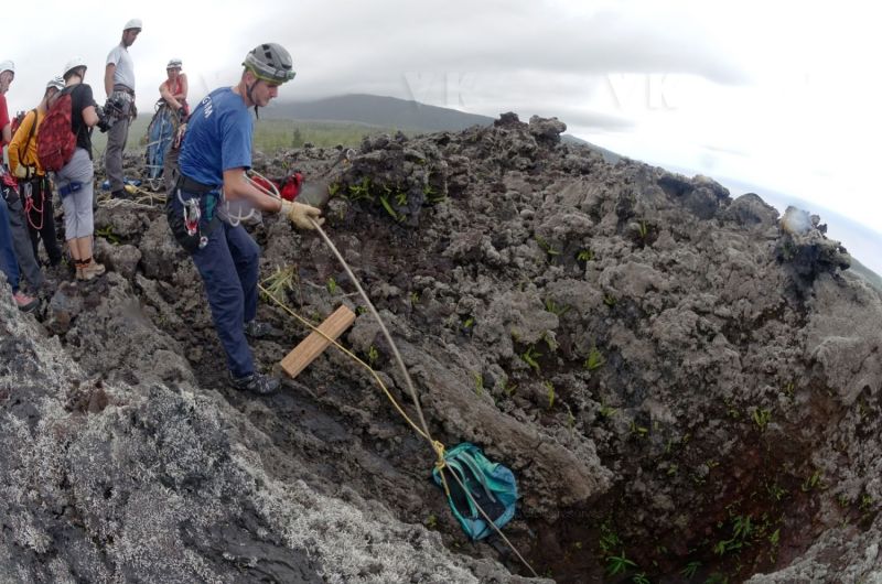 Exercice de secours dans les tunnels de lave du Piton de la Fournaise