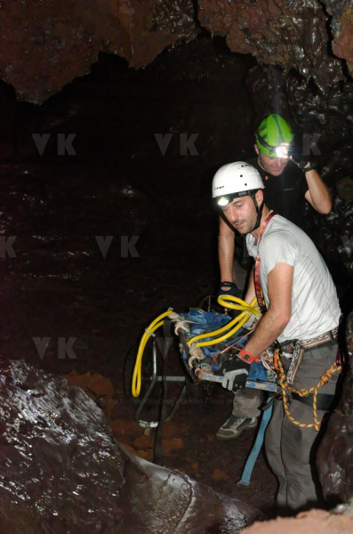 Exercice de secours dans les tunnels de lave du Piton de la Fournaise