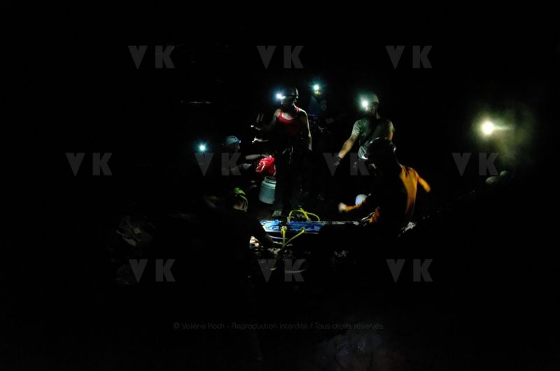 Exercice de secours dans les tunnels de lave du Piton de la Fournaise