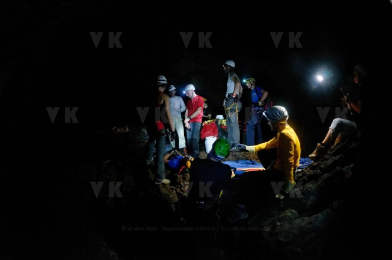 Exercice de secours dans les tunnels de lave du Piton de la Fournaise