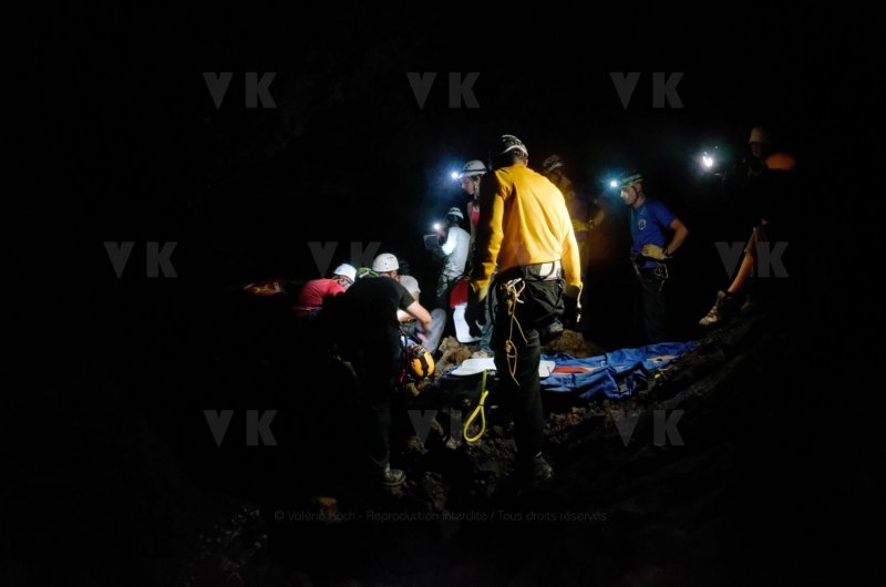 Exercice de secours dans les tunnels de lave du Piton de la Fournaise