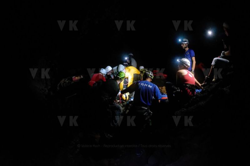 Exercice de secours dans les tunnels de lave du Piton de la Fournaise