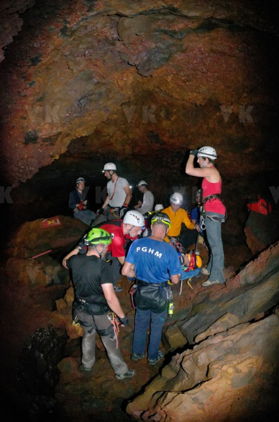 Exercice de secours dans les tunnels de lave du Piton de la Fournaise