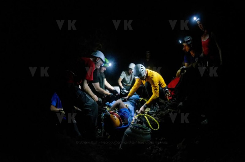 Exercice de secours dans les tunnels de lave du Piton de la Fournaise