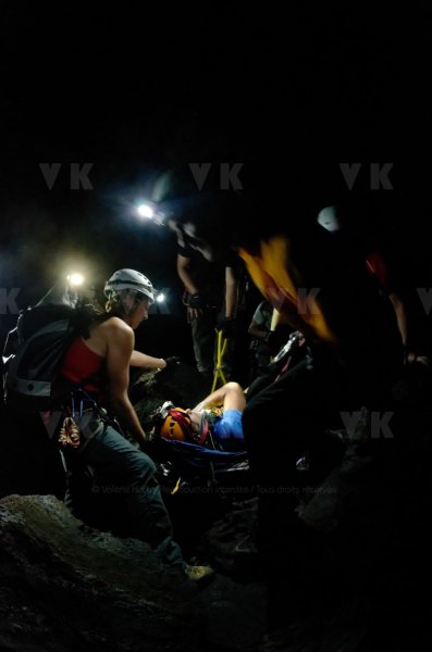 Exercice de secours dans les tunnels de lave du Piton de la Fournaise