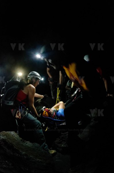Exercice de secours dans les tunnels de lave du Piton de la Fournaise