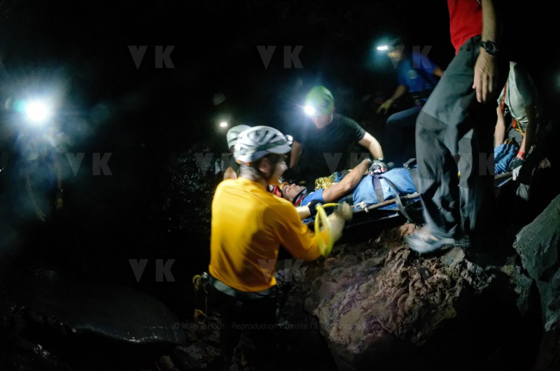 Exercice de secours dans les tunnels de lave du Piton de la Fournaise