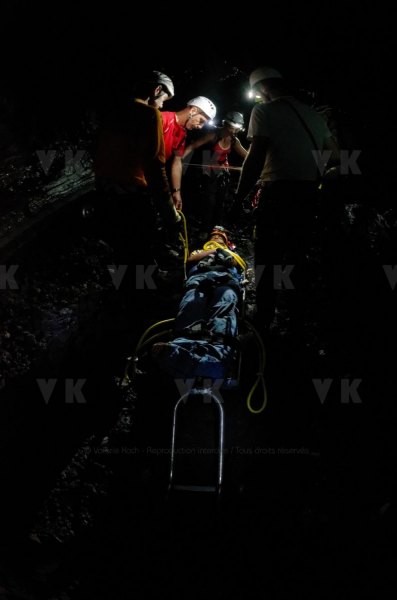 Exercice de secours dans les tunnels de lave du Piton de la Fournaise