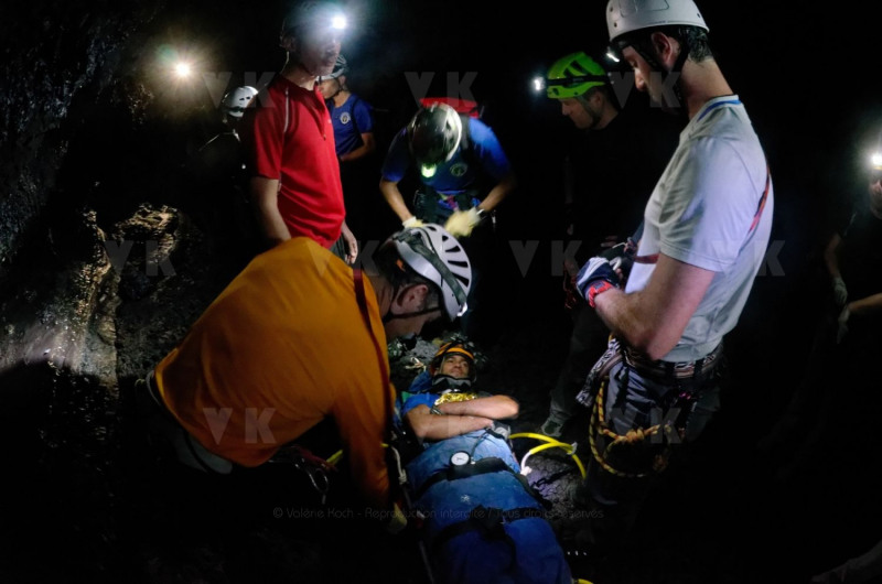 Exercice de secours dans les tunnels de lave du Piton de la Fournaise