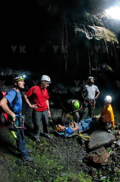 Exercice de secours dans les tunnels de lave du Piton de la Fournaise