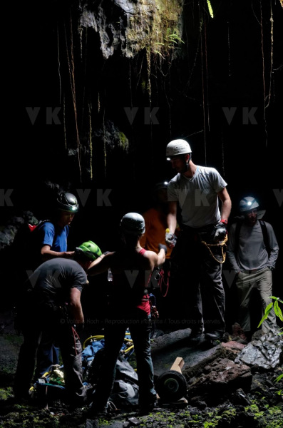 Exercice de secours dans les tunnels de lave du Piton de la Fournaise