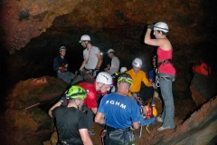Exercice de secours dans les tunnels de lave du Piton de la Fournaise