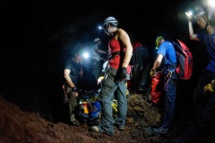 Exercice de secours dans les tunnels de lave du Piton de la Fournaise