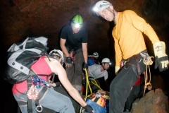 Exercice de secours dans les tunnels de lave du Piton de la Fournaise