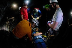 Exercice de secours dans les tunnels de lave du Piton de la Fournaise