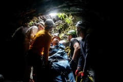 Exercice de secours dans les tunnels de lave du Piton de la Fournaise