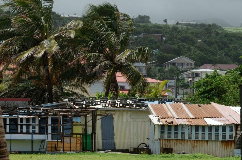 Avec deja de la pluie et du vent dans le sud, La Reunion se prepare a l'arrivee du cyclone Berguitta, prevu de passer a proximite immediate de l'ile jeudi. Already with rain and wind in the south, La Reunion is preparing for the arrival of cyclone Berguitta, scheduled to pass near the island Thursday.