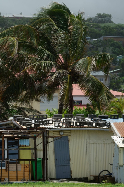 Avec deja de la pluie et du vent dans le sud, La Reunion se prepare a l'arrivee du cyclone Berguitta, prevu de passer a proximite immediate de l'ile jeudi. Already with rain and wind in the south, La Reunion is preparing for the arrival of cyclone Berguitta, scheduled to pass near the island Thursday.