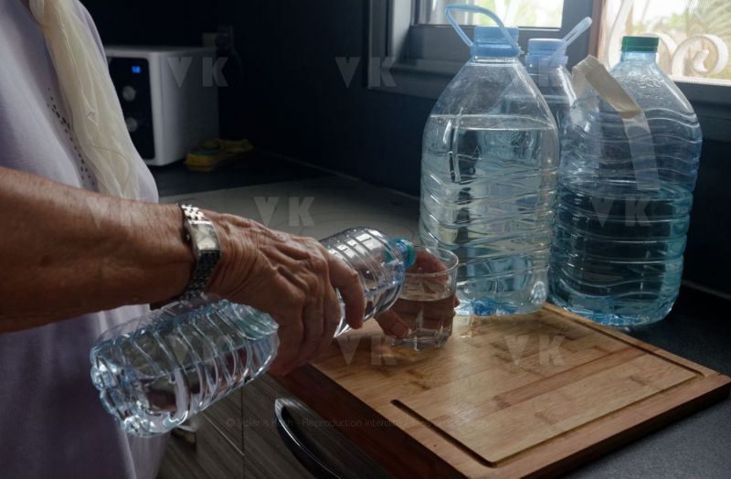 Avec deja de la pluie et du vent dans le sud, La Reunion se prepare a l'arrivee du cyclone Berguitta, prevu de passer a proximite immediate de l'ile jeudi. Already with rain and wind in the south, La Reunion is preparing for the arrival of cyclone Berguitta, scheduled to pass near the island Thursday.