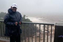 Le sud de La Reunion est impacte par la forte tempete tropicale Berguitta, qui amene vent et fortes precipitations. Le meteore passe actuellement au plus pres de l'ile et devrait commencer a s'eloigner en debut de soiree. The south of La Reunion is impacted by the strong tropical storm Berguitta, which brings wind and heavy precipitation. The meteore is currently passing close to the island and should begin to move early in the evening.