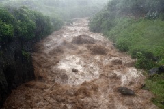 Le sud de La Reunion est impacte par la forte tempete tropicale Berguitta, qui amene vent et fortes precipitations. Le meteore passe actuellement au plus pres de l'ile et devrait commencer a s'eloigner en debut de soiree. The south of La Reunion is impacted by the strong tropical storm Berguitta, which brings wind and heavy precipitation. The meteore is currently passing close to the island and should begin to move early in the evening.