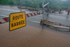 Le sud de La Reunion est impacte par la forte tempete tropicale Berguitta, qui amene vent et fortes precipitations. Le meteore passe actuellement au plus pres de l'ile et devrait commencer a s'eloigner en debut de soiree. The south of La Reunion is impacted by the strong tropical storm Berguitta, which brings wind and heavy precipitation. The meteore is currently passing close to the island and should begin to move early in the evening.