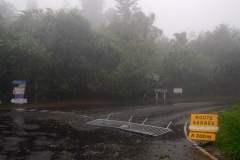 Le sud de La Reunion est impacte par la forte tempete tropicale Berguitta, qui amene vent et fortes precipitations. Le meteore passe actuellement au plus pres de l'ile et devrait commencer a s'eloigner en debut de soiree. The south of La Reunion is impacted by the strong tropical storm Berguitta, which brings wind and heavy precipitation. The meteore is currently passing close to the island and should begin to move early in the evening.