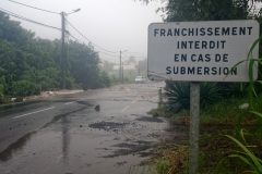 Le sud de La Reunion est impacte par la forte tempete tropicale Berguitta, qui amene vent et fortes precipitations. Le meteore passe actuellement au plus pres de l'ile et devrait commencer a s'eloigner en debut de soiree. The south of La Reunion is impacted by the strong tropical storm Berguitta, which brings wind and heavy precipitation. The meteore is currently passing close to the island and should begin to move early in the evening.