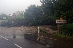 Le sud de La Reunion est impacte par la forte tempete tropicale Berguitta, qui amene vent et fortes precipitations. Le meteore passe actuellement au plus pres de l'ile et devrait commencer a s'eloigner en debut de soiree. The south of La Reunion is impacted by the strong tropical storm Berguitta, which brings wind and heavy precipitation. The meteore is currently passing close to the island and should begin to move early in the evening.