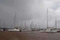 Avec deja de la pluie et du vent dans le sud, La Reunion se prepare a l'arrivee du cyclone Berguitta, prevu de passer a proximite immediate de l'ile jeudi. Already with rain and wind in the south, La Reunion is preparing for the arrival of cyclone Berguitta, scheduled to pass near the island Thursday.