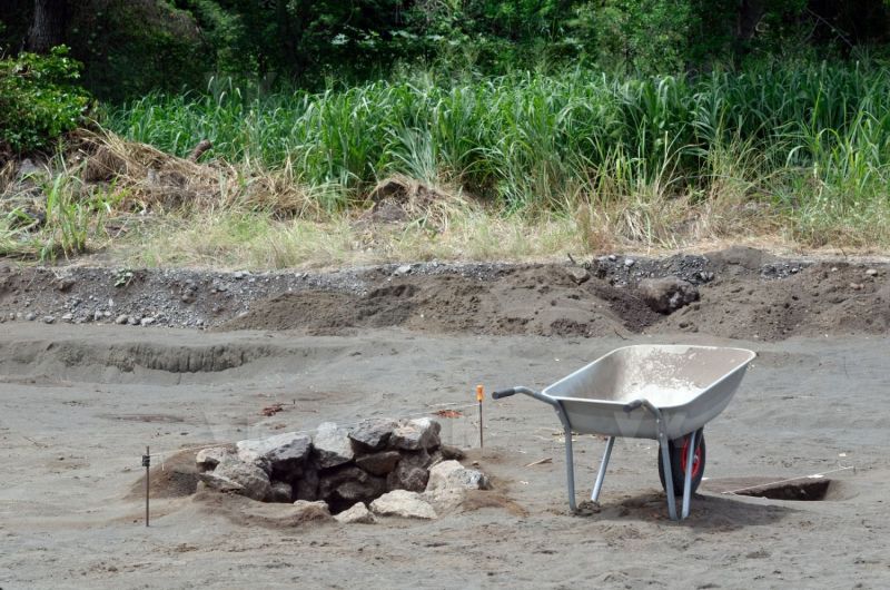 Fouilles archeologiques sur un site d'habitat du XVIIIe siecle a Saint-Paul, route des Premiers Français