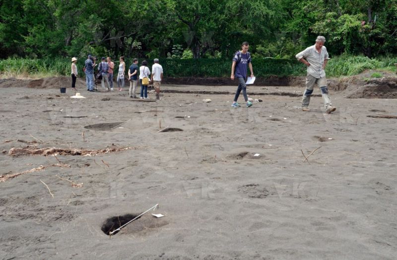 Fouilles archeologiques sur un site d'habitat du XVIIIe siecle a Saint-Paul, route des Premiers Français