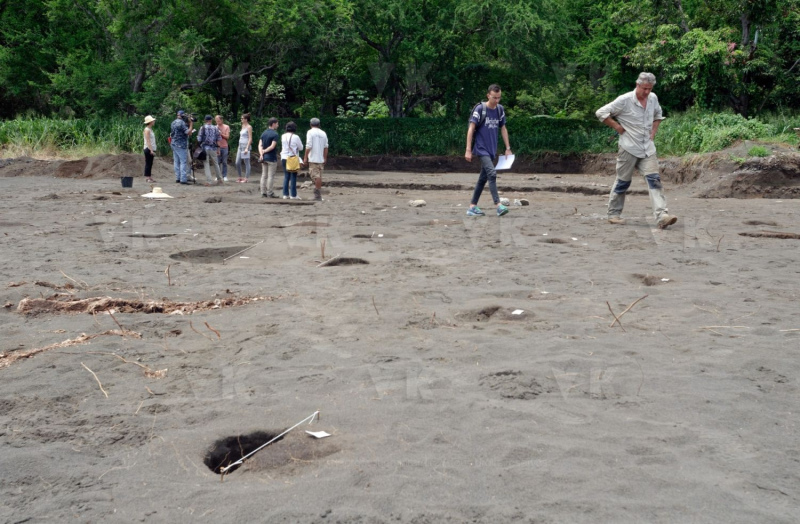 Fouilles archeologiques sur un site d'habitat du XVIIIe siecle a Saint-Paul, route des Premiers Français