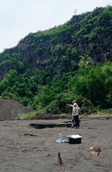 Fouilles archeologiques sur un site d'habitat du XVIIIe siecle a Saint-Paul, route des Premiers Français