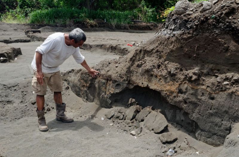 Fouilles archeologiques sur un site d'habitat du XVIIIe siecle a Saint-Paul, route des Premiers Français