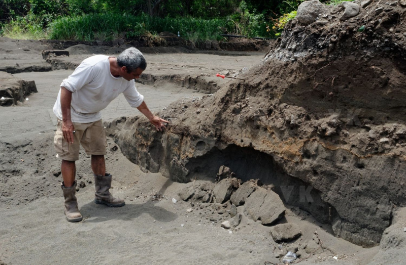 Fouilles archeologiques sur un site d'habitat du XVIIIe siecle a Saint-Paul, route des Premiers Français
