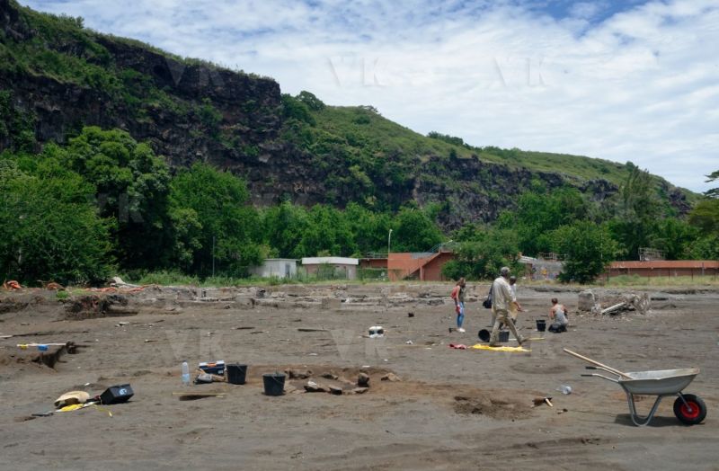 Fouilles archeologiques sur un site d'habitat du XVIIIe siecle a Saint-Paul, route des Premiers Français