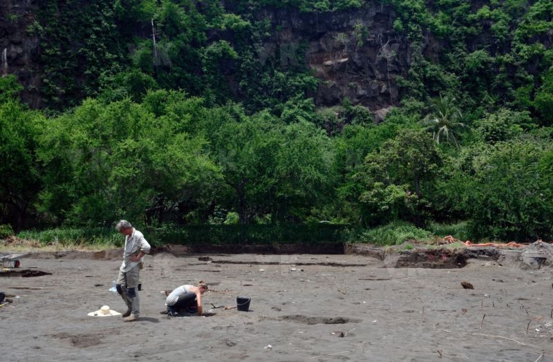 Fouilles archeologiques sur un site d'habitat du XVIIIe siecle a Saint-Paul, route des Premiers Français