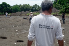 Fouilles archeologiques sur un site d'habitat du XVIIIe siecle a Saint-Paul, route des Premiers Français