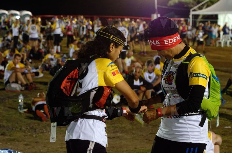 Ouverture du pointage electronique et verification du materiel pour les 2680 coureurs du Grand Raid, avant le top depart pour les 164 km (et plus de 9000 m D+) de traversee de La Reunion. Opening of the electronic score and checking of the equipment for the 2680 riders of the Grand Raid, before the top departure for the 164 km (and more than 9000 m D +) crossing La Reunion.