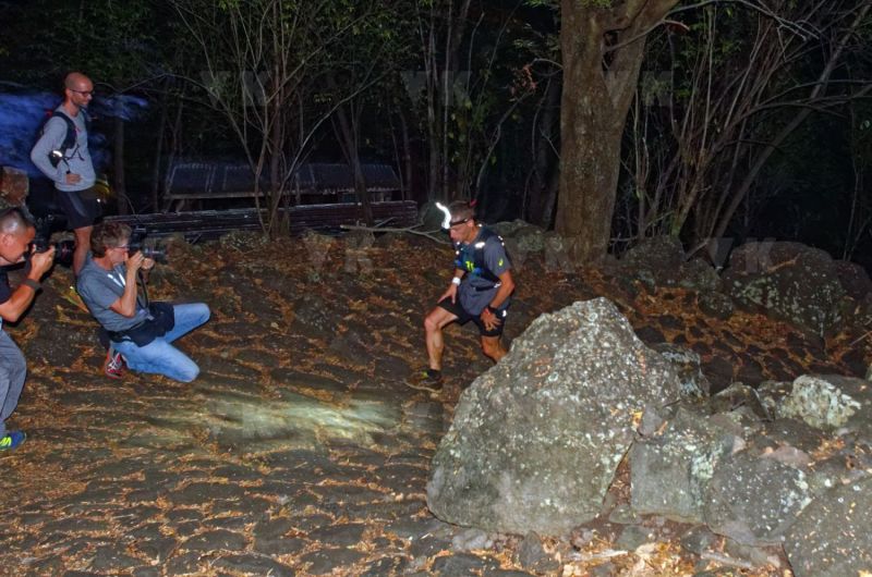 Les traileurs de la Mascareignes, course du Grand Raid, sur le chemin des Anglais qui monte jusqu'au Colorado, derniere etape avant l'arrivee. Ici Benoit Girondel, en tete de la Diagonale des Fous avec une demi-heure d'avance. Mascarene trailers, race of the Grand Raid, on the "path of the English" who goes up to Colorado, last stage before the arrival. Here Benoit Girondel, at the head of the Diagonale des Fous with half an hour ahead.