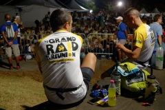 Ouverture du pointage electronique et verification du materiel pour les 2680 coureurs du Grand Raid, avant le top depart pour les 164 km (et plus de 9000 m D+) de traversee de La Reunion. Opening of the electronic score and checking of the equipment for the 2680 riders of the Grand Raid, before the top departure for the 164 km (and more than 9000 m D +) crossing La Reunion.
