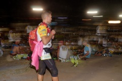 Ouverture du pointage electronique et verification du materiel pour les 2680 coureurs du Grand Raid, avant le top depart pour les 164 km (et plus de 9000 m D+) de traversee de La Reunion. Opening of the electronic score and checking of the equipment for the 2680 riders of the Grand Raid, before the top departure for the 164 km (and more than 9000 m D +) crossing La Reunion.