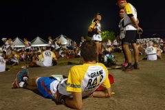 Ouverture du pointage electronique et verification du materiel pour les 2680 coureurs du Grand Raid, avant le top depart pour les 164 km (et plus de 9000 m D+) de traversee de La Reunion. Opening of the electronic score and checking of the equipment for the 2680 riders of the Grand Raid, before the top departure for the 164 km (and more than 9000 m D +) crossing La Reunion.