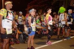 Ouverture du pointage electronique et verification du materiel pour les 2680 coureurs du Grand Raid, avant le top depart pour les 164 km (et plus de 9000 m D+) de traversee de La Reunion. Opening of the electronic score and checking of the equipment for the 2680 riders of the Grand Raid, before the top departure for the 164 km (and more than 9000 m D +) crossing La Reunion.
