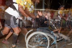 Ouverture du pointage electronique et verification du materiel pour les 2680 coureurs du Grand Raid, avant le top depart pour les 164 km (et plus de 9000 m D+) de traversee de La Reunion. Opening of the electronic score and checking of the equipment for the 2680 riders of the Grand Raid, before the top departure for the 164 km (and more than 9000 m D +) crossing La Reunion.