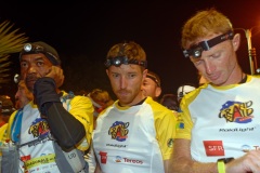 Ouverture du pointage electronique et verification du materiel pour les 2680 coureurs du Grand Raid, avant le top depart pour les 164 km (et plus de 9000 m D+) de traversee de La Reunion. Opening of the electronic score and checking of the equipment for the 2680 riders of the Grand Raid, before the top departure for the 164 km (and more than 9000 m D +) crossing La Reunion.