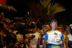 Ouverture du pointage electronique et verification du materiel pour les 2680 coureurs du Grand Raid, avant le top depart pour les 164 km (et plus de 9000 m D+) de traversee de La Reunion - ici, Julien Chorier. Opening of the electronic score and checking of the equipment for the 2680 riders of the Grand Raid, before the top departure for the 164 km (and more than 9000 m D +) crossing La Reunion - here, Julien Chorier.