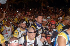 Ouverture du pointage electronique et verification du materiel pour les 2680 coureurs du Grand Raid, avant le top depart pour les 164 km (et plus de 9000 m D+) de traversee de La Reunion. Opening of the electronic score and checking of the equipment for the 2680 riders of the Grand Raid, before the top departure for the 164 km (and more than 9000 m D +) crossing La Reunion.